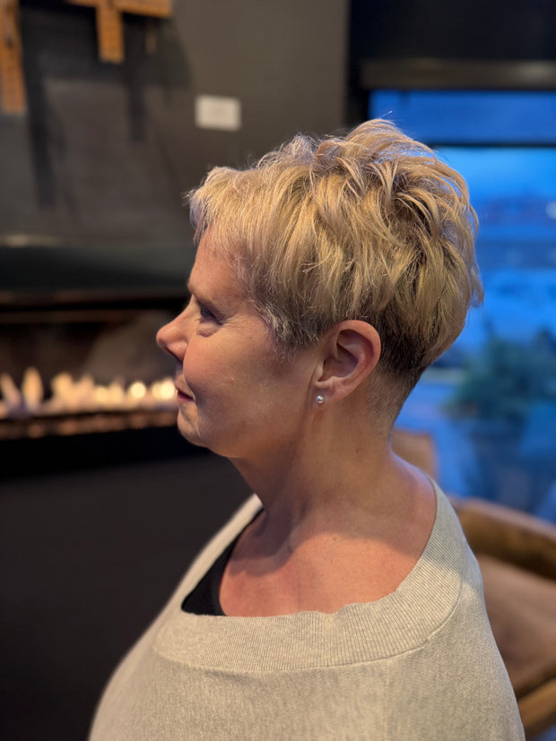Studio Booth Woman Pixie & Bob Haircut work in Pittsburgh